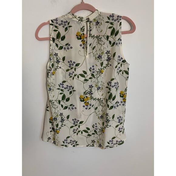 Amour Vert White Ruffled Sleeveless Blouse with Mandarin Collar - Picture 4 of 6